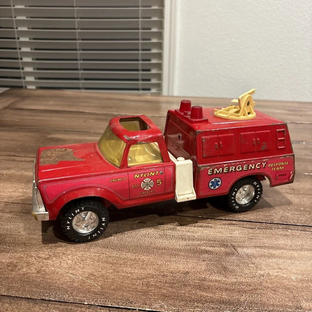 Nylint Fire Department Emergency‎ Response Team Vintage Metal Red Truck